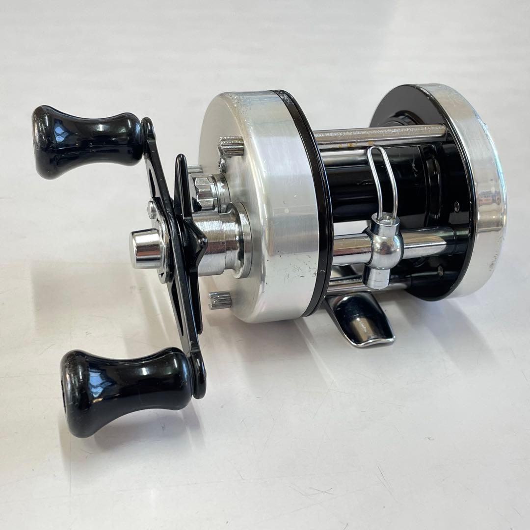 リール PFLUEGER 2800