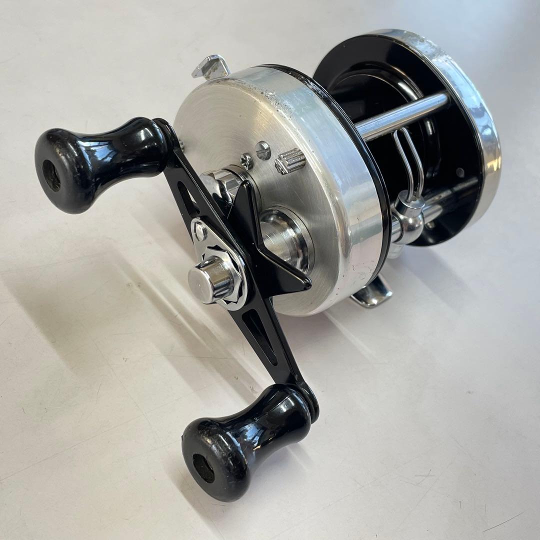 リール PFLUEGER 2800