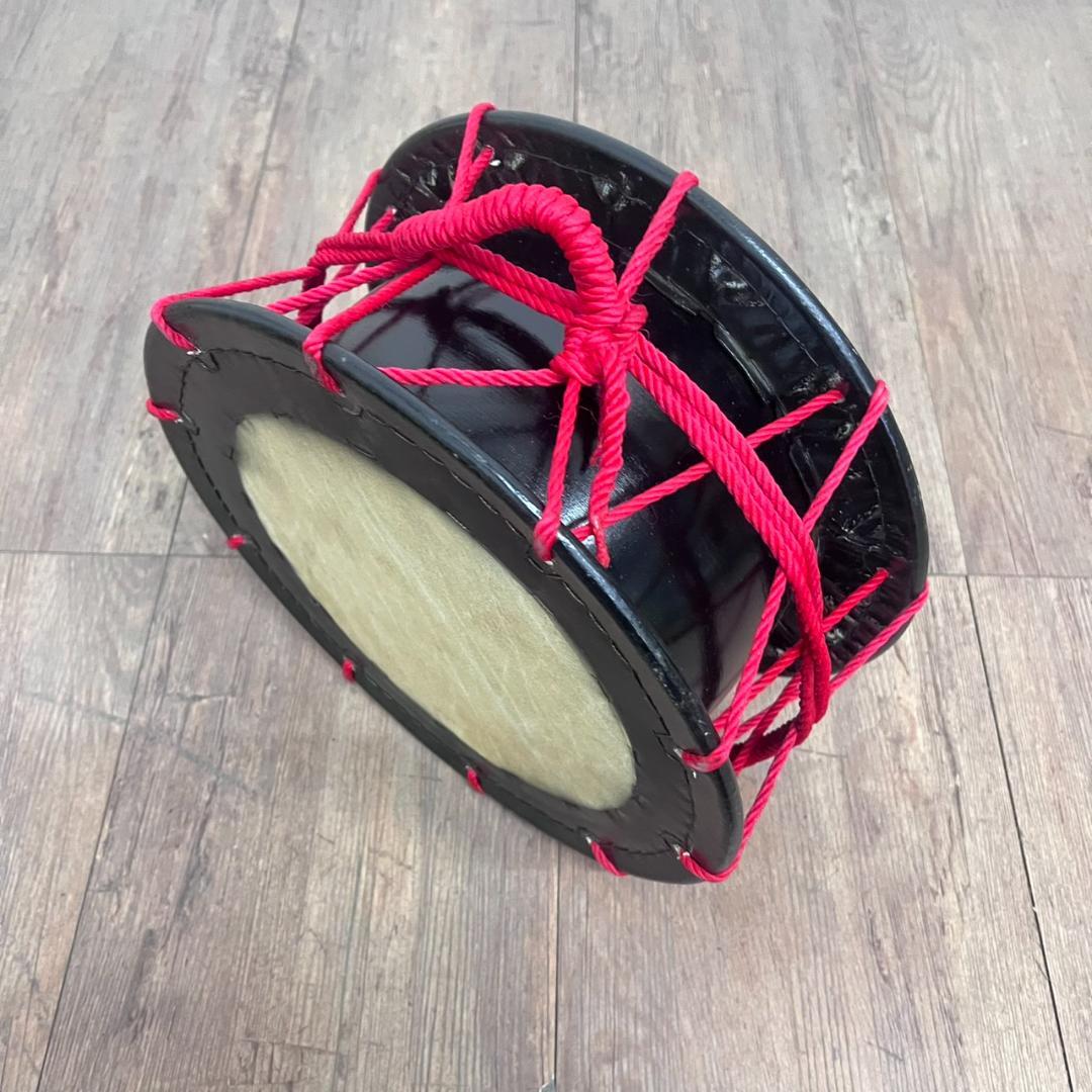 フォロー割【新品】【蔵出し】締め太鼓 牛革 和太鼓 バチ付 台付 入門用