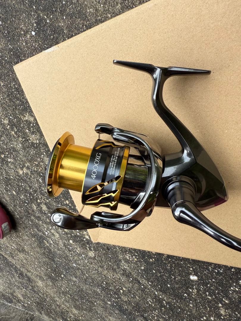 ２０ツインパワー4000XGゴメクサスハンドルノブ付き