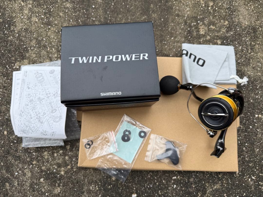 ２０ツインパワー4000XGゴメクサスハンドルノブ付き