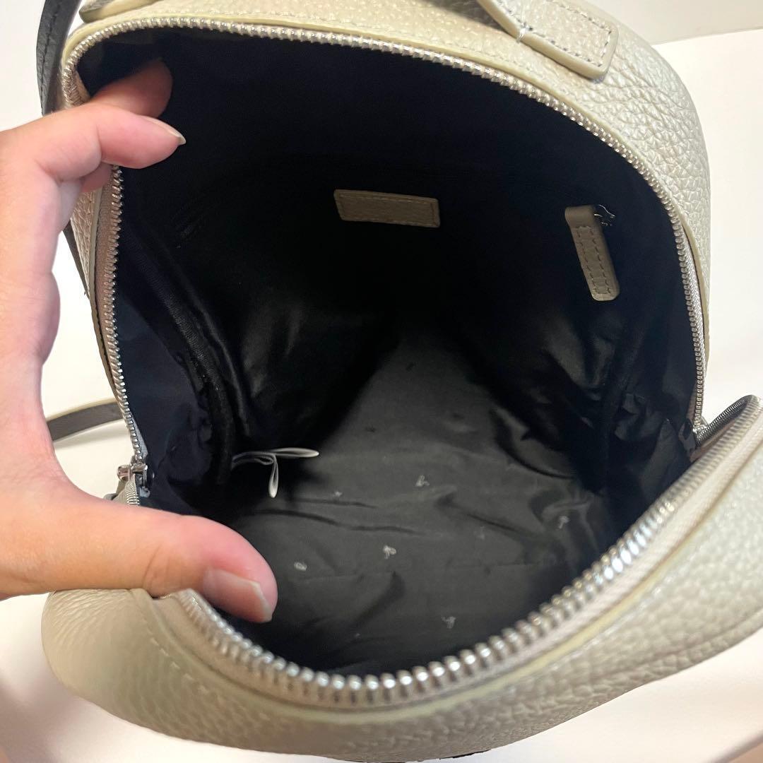 も*こ様 激レア 美品【アニエスベー】リュック ロゴ 刺繍 牛革 レザー