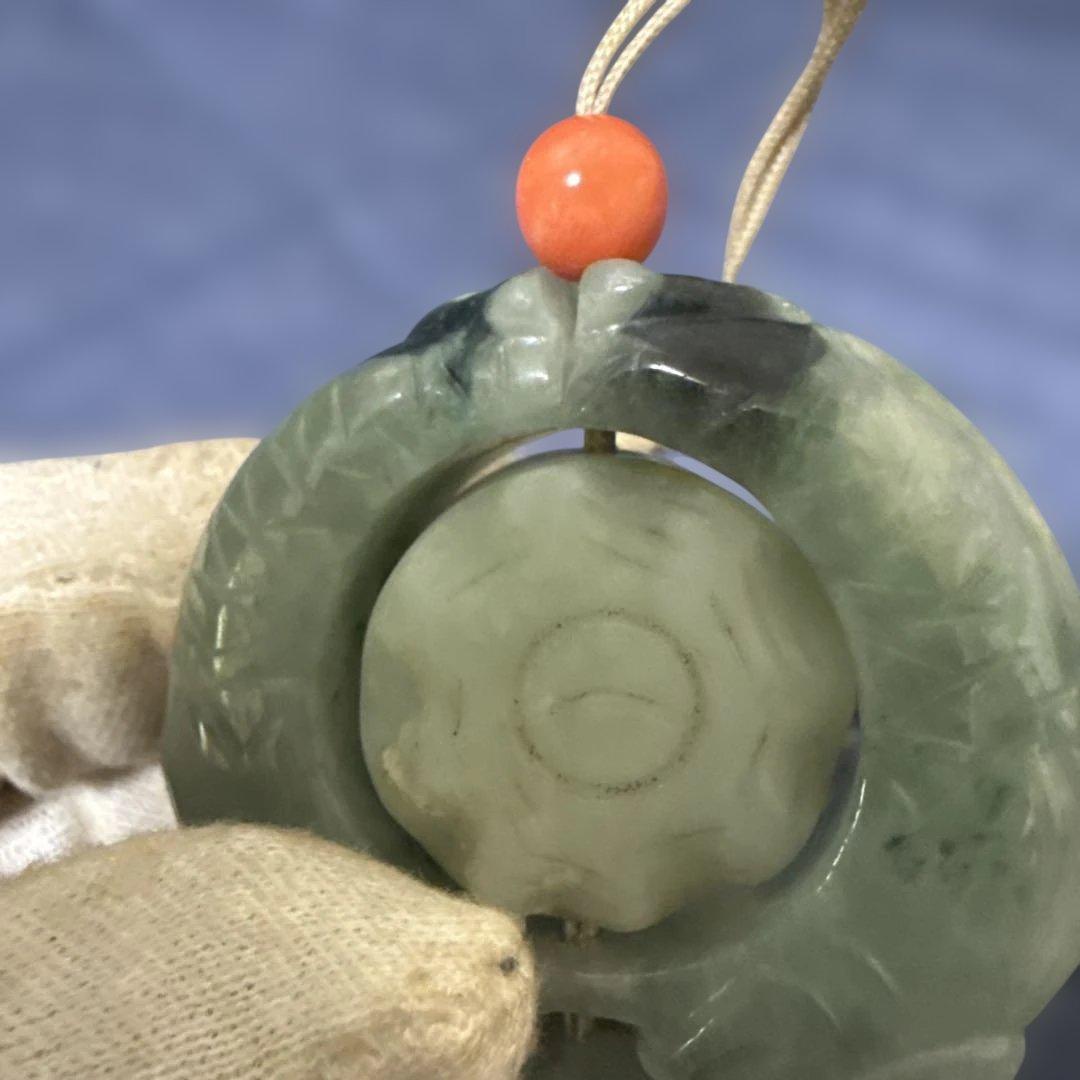 翡翠雕刻 珊瑚　詳細不明