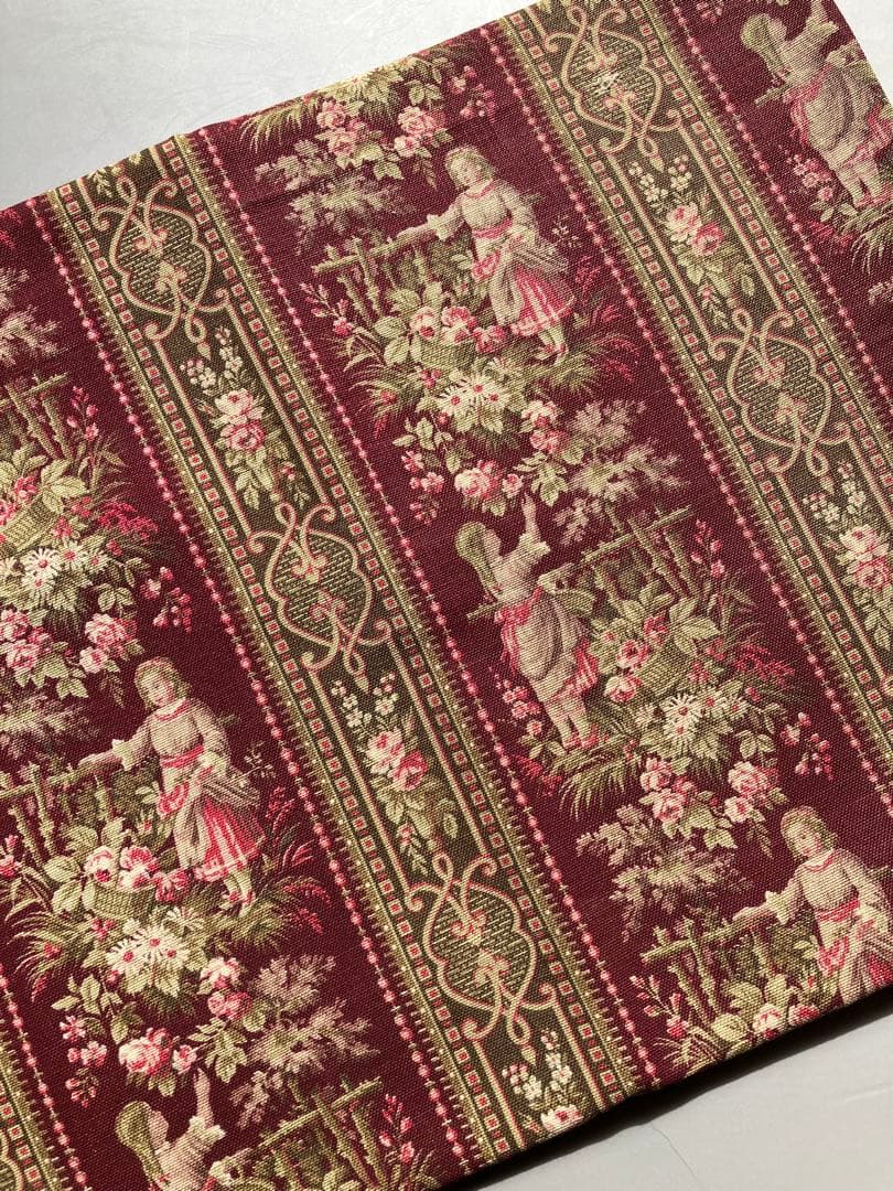 1900年代初頭頃　レア　ボルドー色の花摘みの少女の綿布　フランスアンティーク