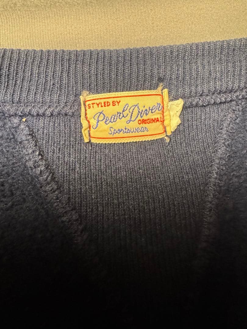 E.M.U. FOOTBALL 1947 スウェットシャツ ネイビー