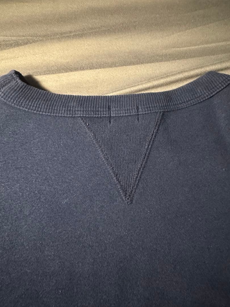 E.M.U. FOOTBALL 1947 スウェットシャツ ネイビー