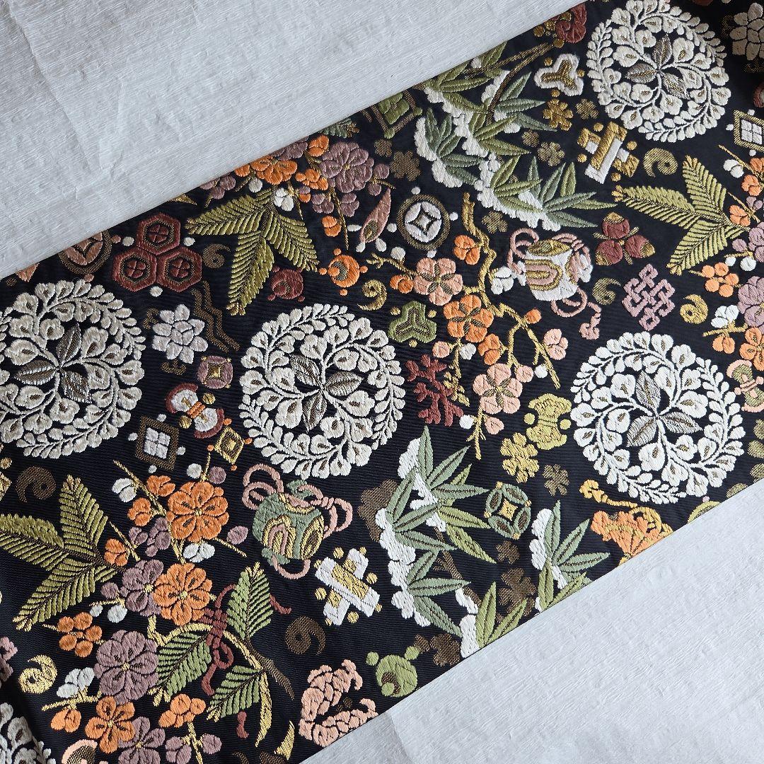 ハレの日に　宝尽くしと雪持ち松竹梅柄　唐織の袋帯