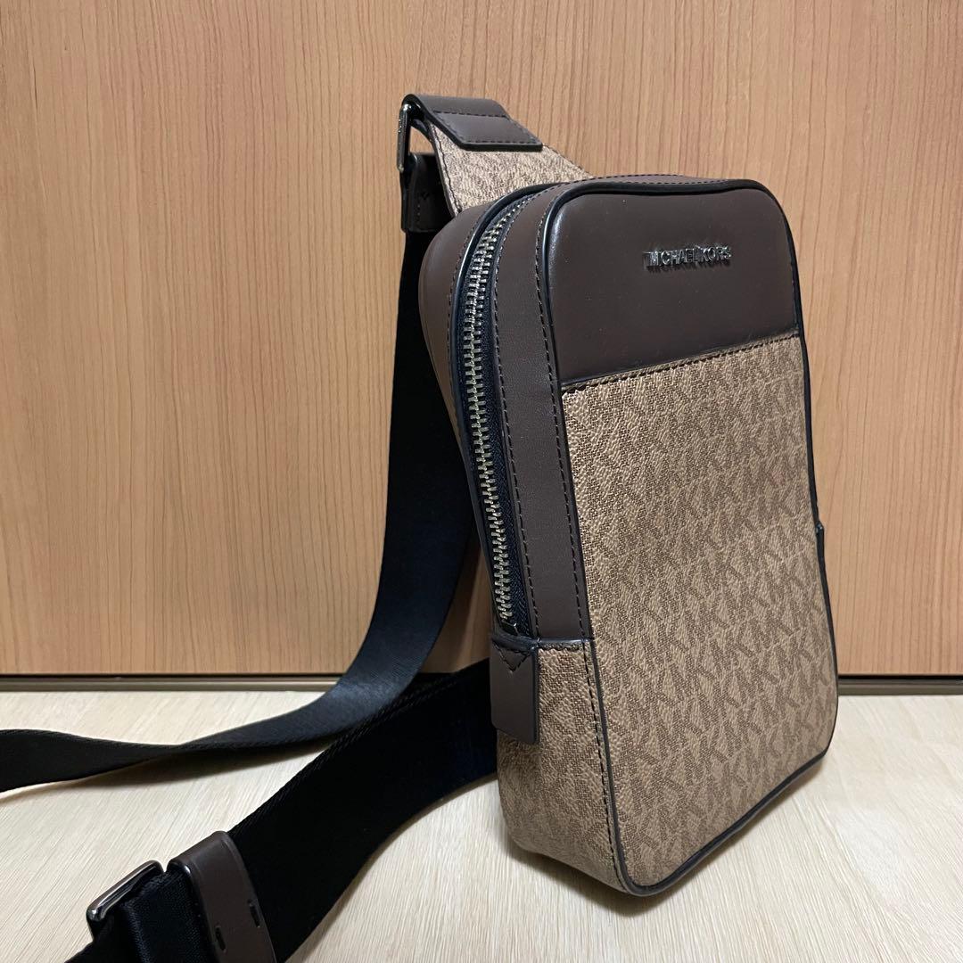 【美品】MICHAELKORS マイケルコース　スリングバッグ　MKシグネチャー