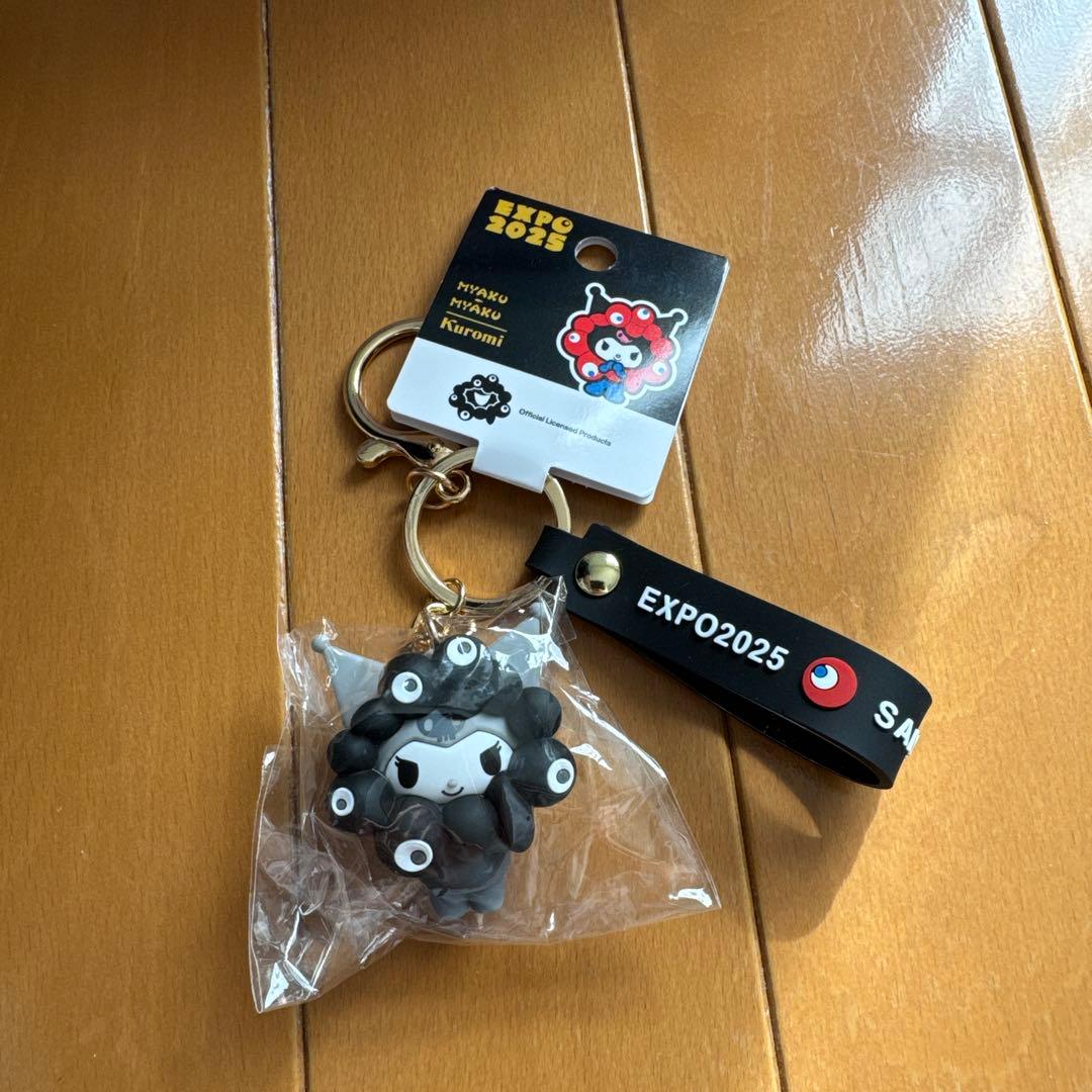 サンリオ ミャクミャク 黒 立体 キーホルダー クロミ 万博 - メルカリ