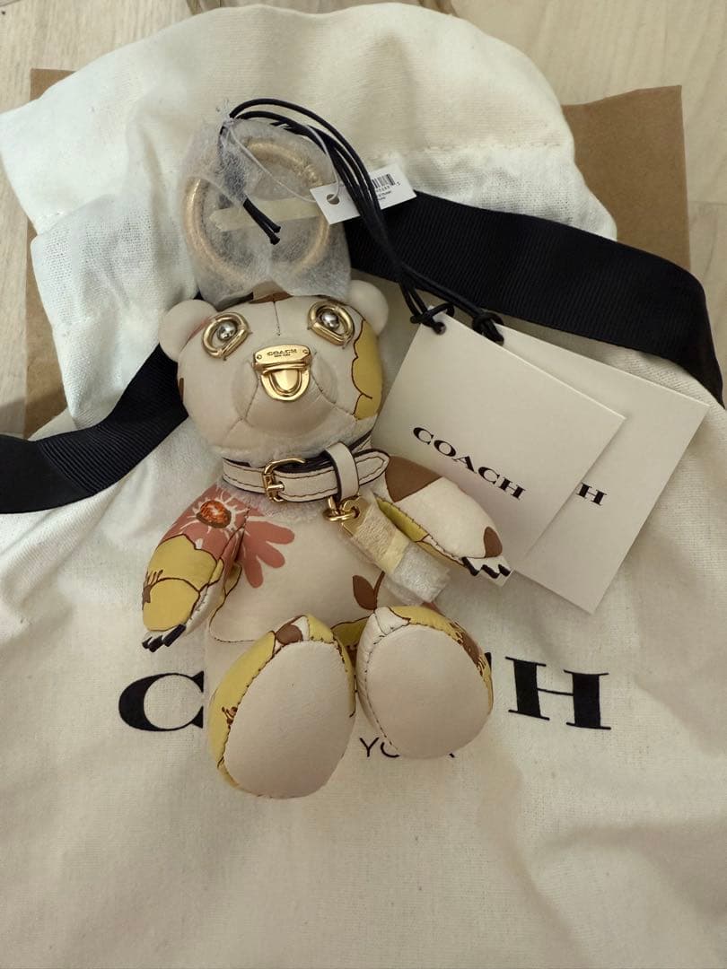 美品　COACH クマ型キーホルダー 花柄