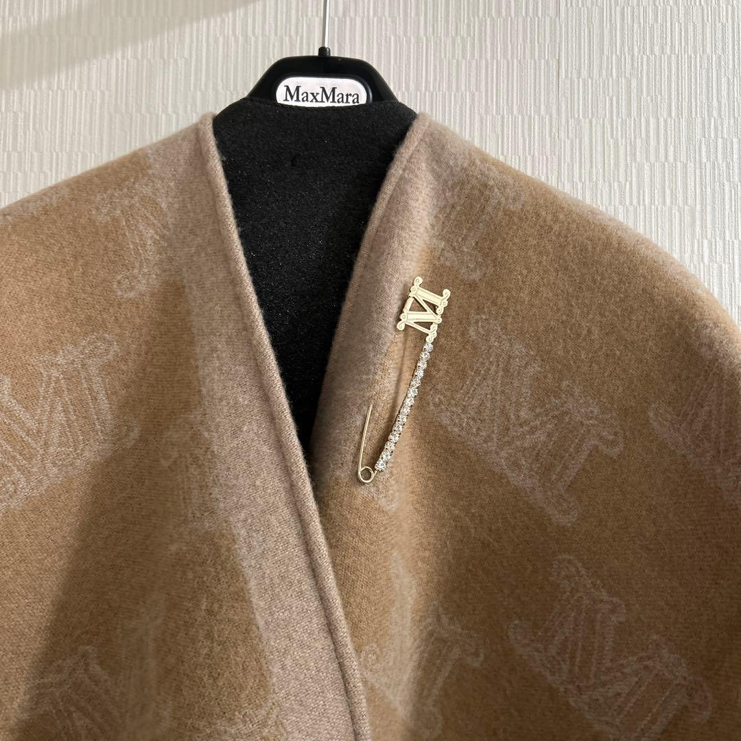 Max Mara ベージュ Mロゴ ケープストール フリンジ付き