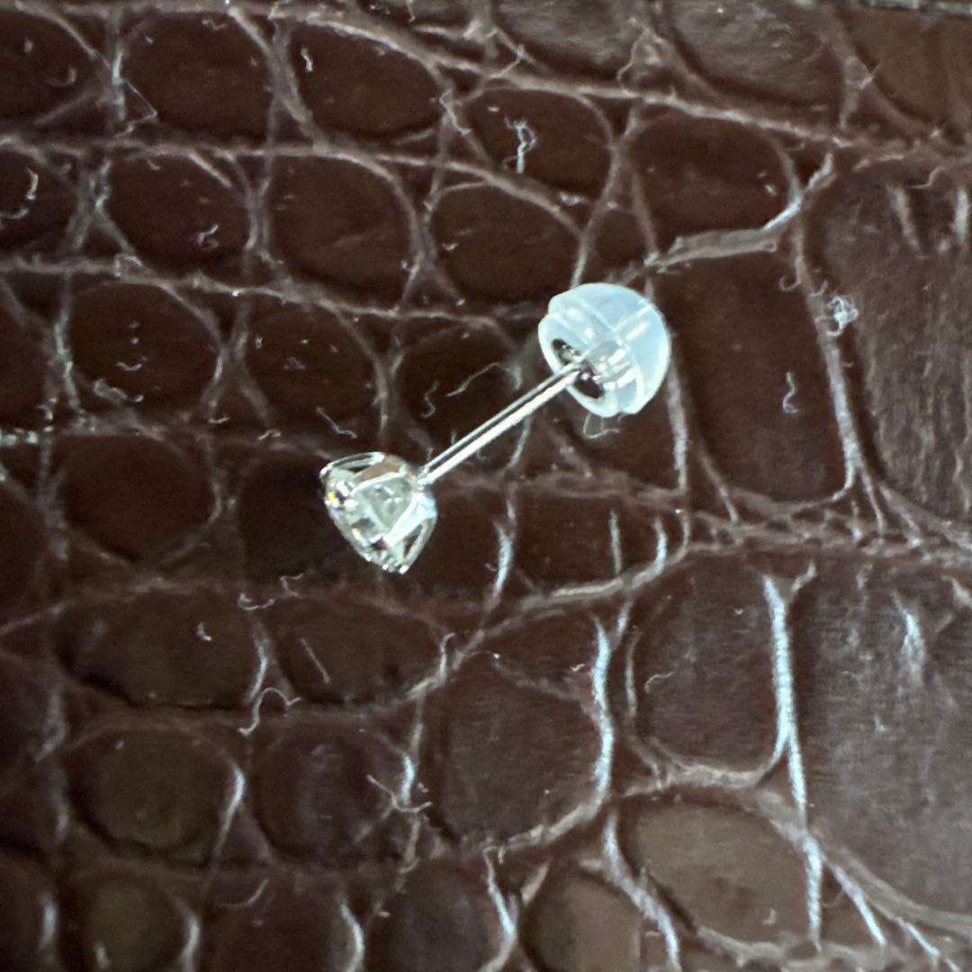 PT900 天然ダイヤモンドピアス 0.30ct
