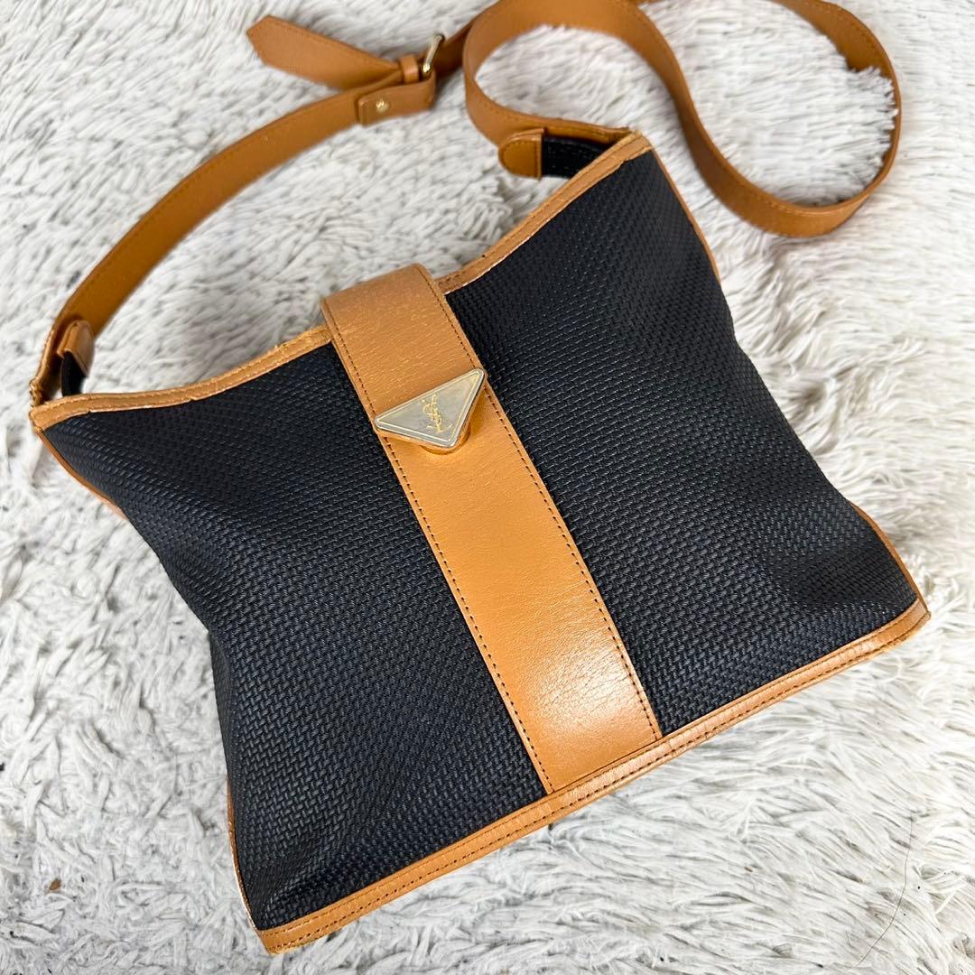 超希少 イヴサンローラン レザー ショルダーバッグ カサンドラロゴ