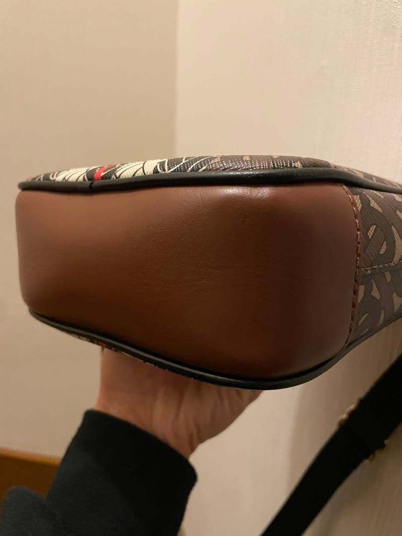 Burberry TBロゴショルダーバッグ