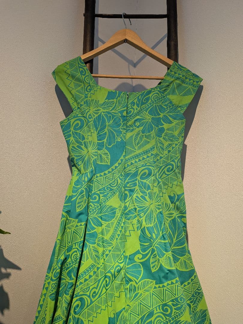 フラダンス用ドレス(ムームー) 緑濃淡パターン
