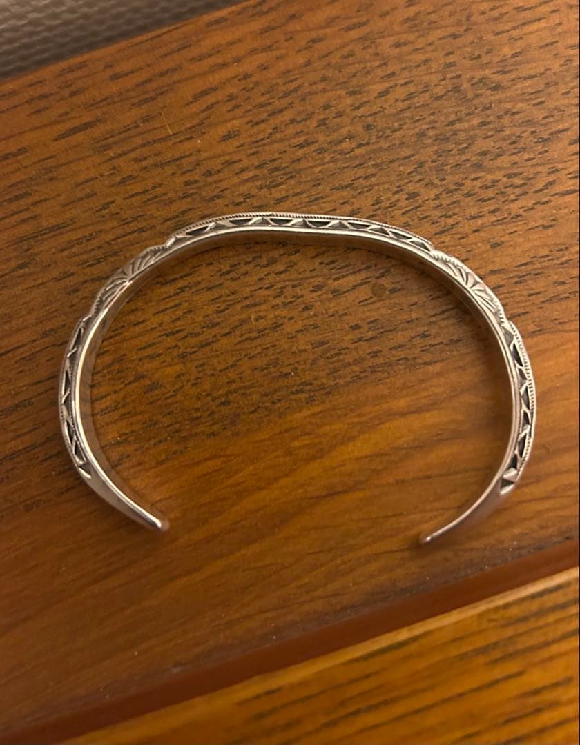 ナバホ Navajo インディアンジュエリー　スタンプ　トライアングル　バングル