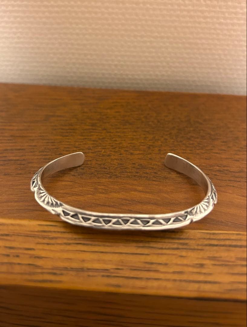 ナバホ Navajo インディアンジュエリー　スタンプ　トライアングル　バングル