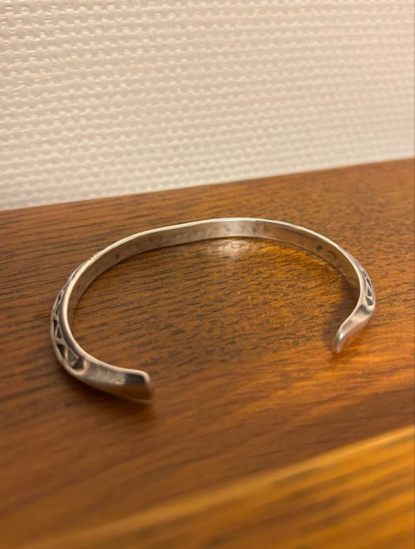 ナバホ Navajo インディアンジュエリー　スタンプ　トライアングル　バングル