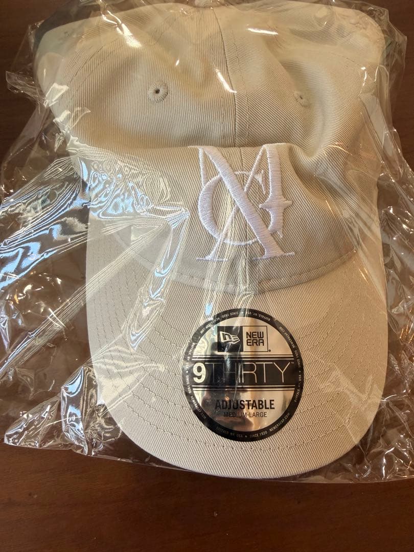 ミセスグリーンアップル ニューエラ ロゴキャップ ベージュ ピンズ付