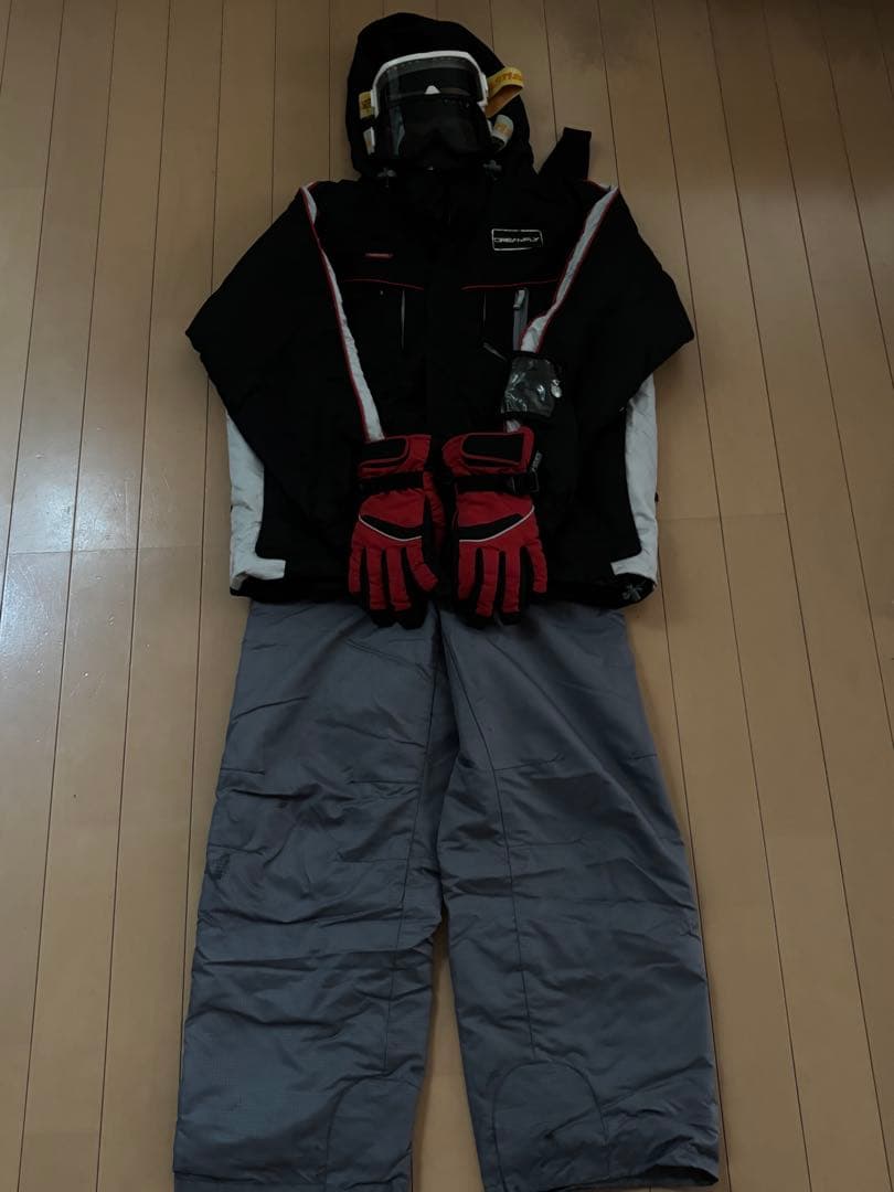 大幅値下げ‼️子ども用スキーウェア一式セット サイズ150（ゴーグル・手袋付き）