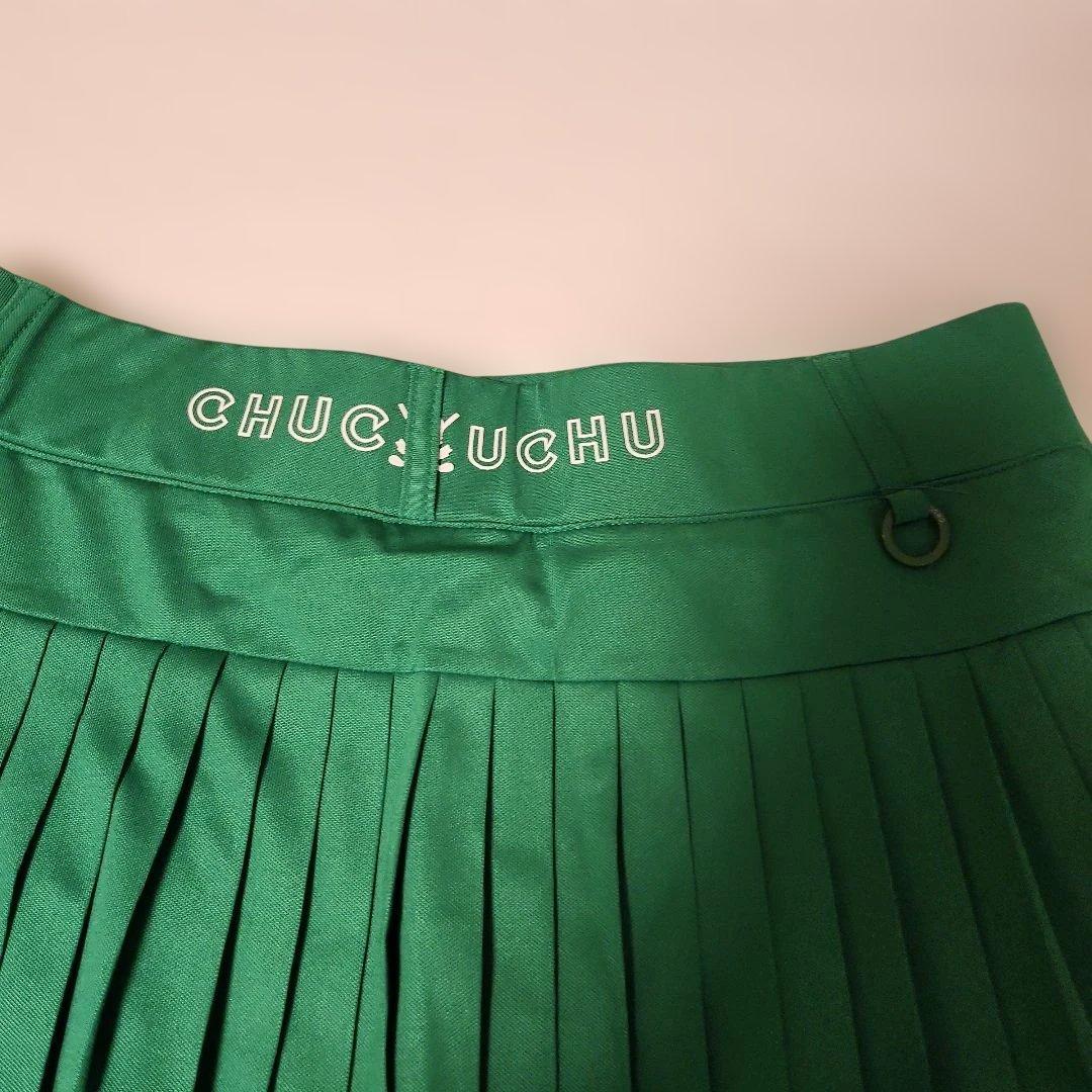 CHUCUCHUの レディースウェア 緑のスカートとポロシャツバイザーセット