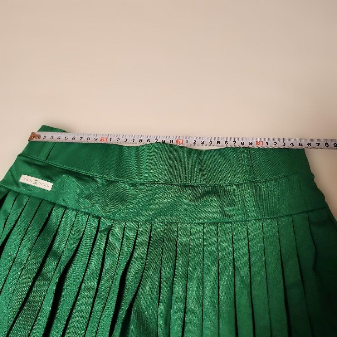 CHUCUCHUの レディースウェア 緑のスカートとポロシャツバイザーセット