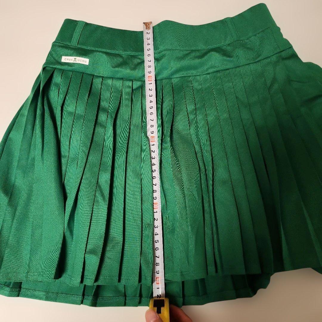 CHUCUCHUの レディースウェア 緑のスカートとポロシャツバイザーセット