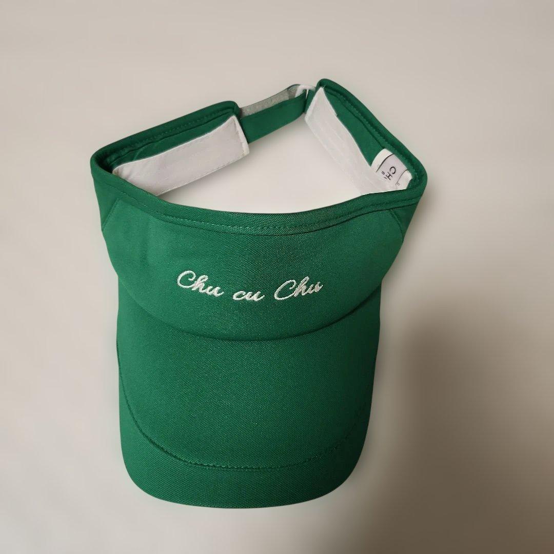 CHUCUCHUの レディースウェア 緑のスカートとポロシャツバイザーセット