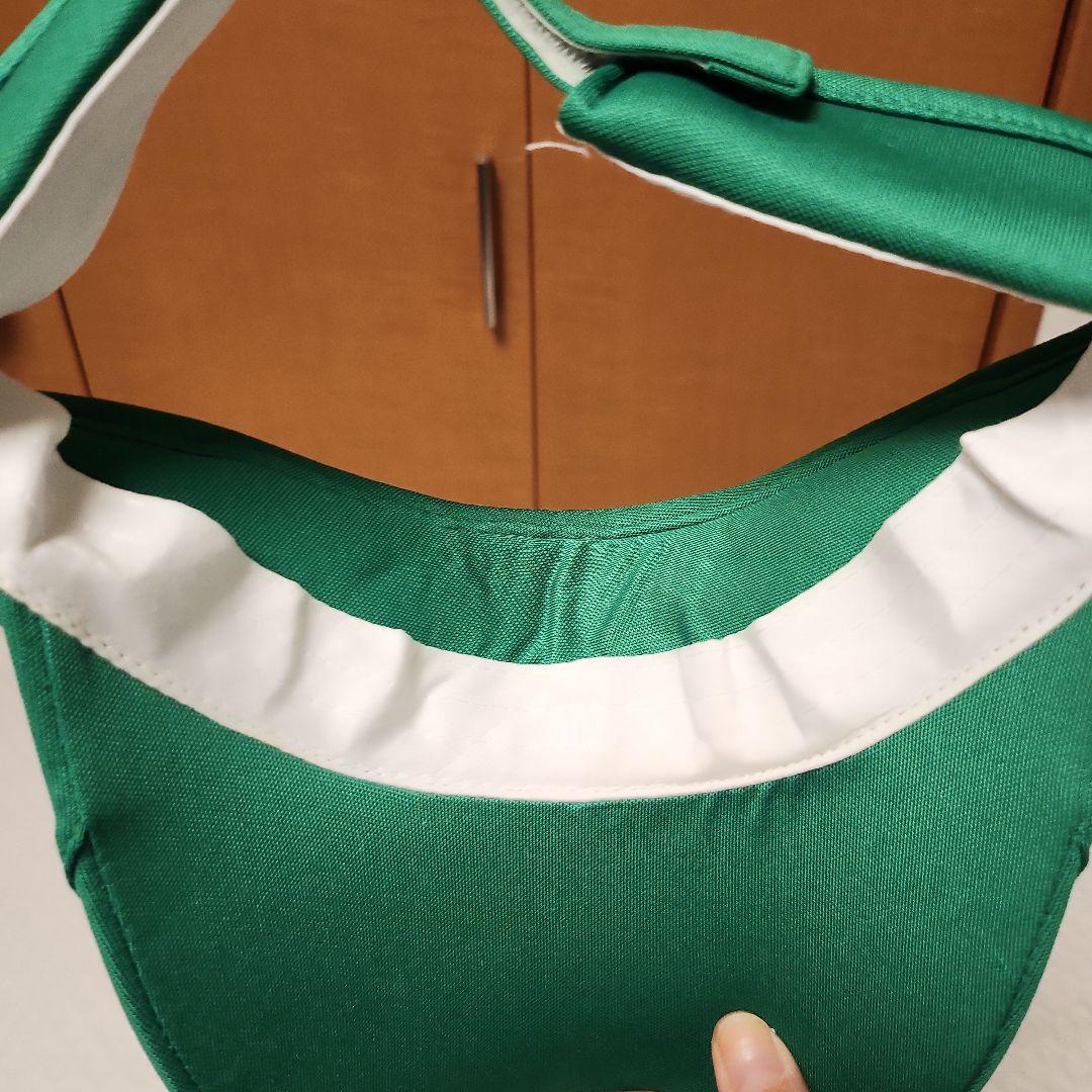 CHUCUCHUの レディースウェア 緑のスカートとポロシャツバイザーセット