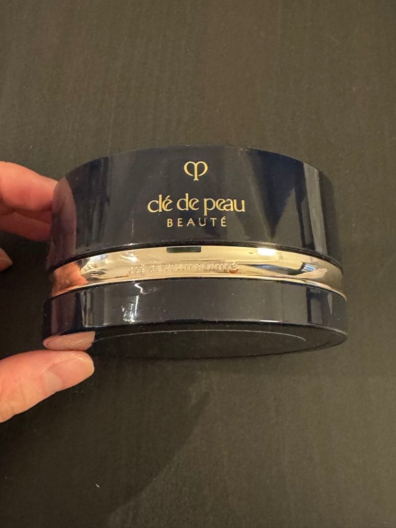 clé de peau ライトミディアム フェイスパウダー 24g