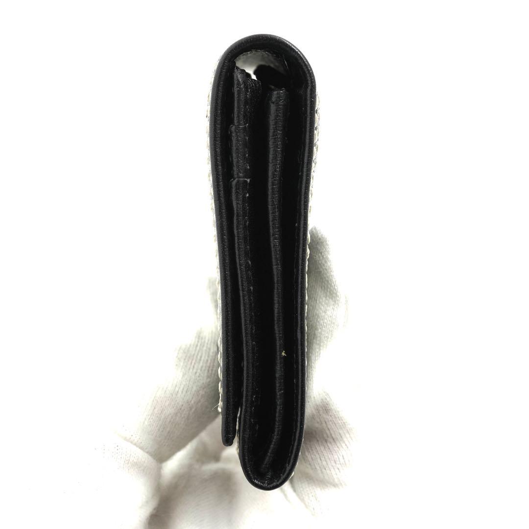 ✨新品未使用・箱付　PRADA 長財布　三角プレート　トライアングル　パンチング