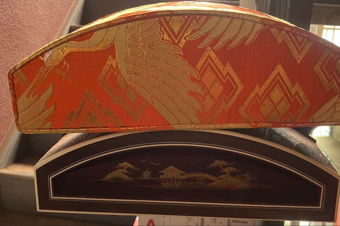 こお琴です。13￼弦 並甲 すだれ彫り 琴柱、猫足、譜面台、チューナー