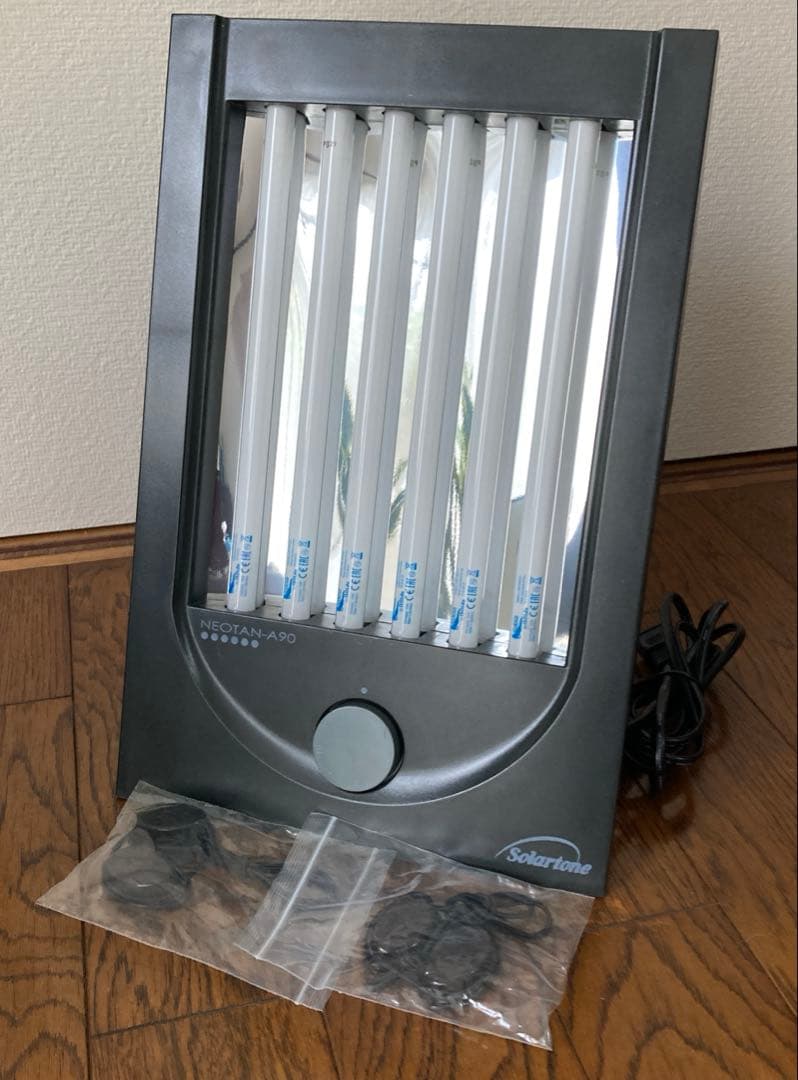 美品 NEOTANA P90 スタンド型リラクゼーションライト