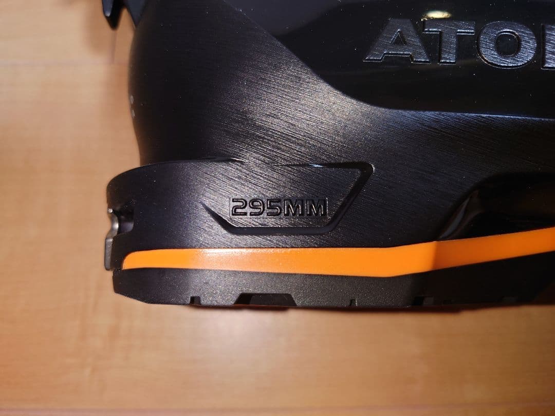 ATOMIC スキー用ブーツ ブラック/オレンジ