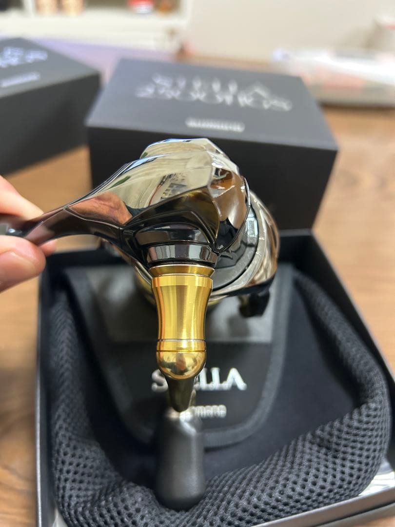 美品　シマノ　14 ステラ2500HGS 新品の替ラインローラー付き