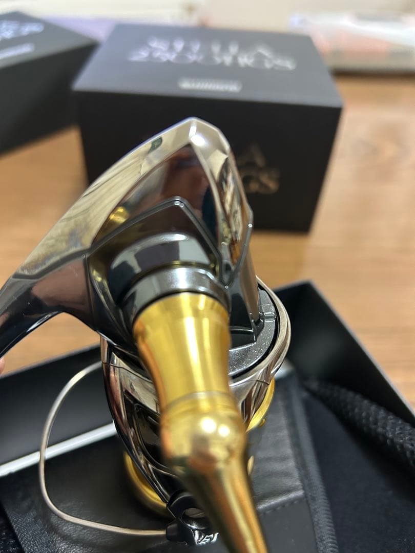 美品　シマノ　14 ステラ2500HGS 新品の替ラインローラー付き