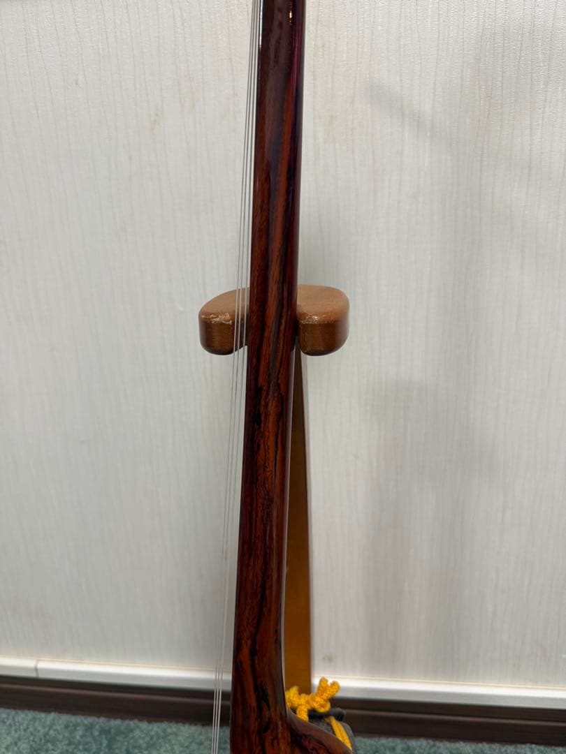 良き音色・良き見た目　沖縄三線　縞黒檀　真壁　人工皮　三線本体