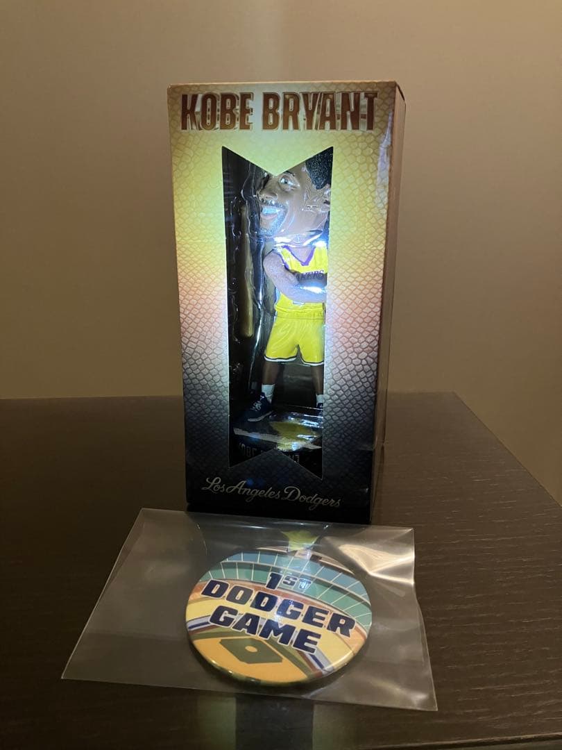 新品未開封】コービー・ブライアント ボブルヘッド/ドジャースバッジ付