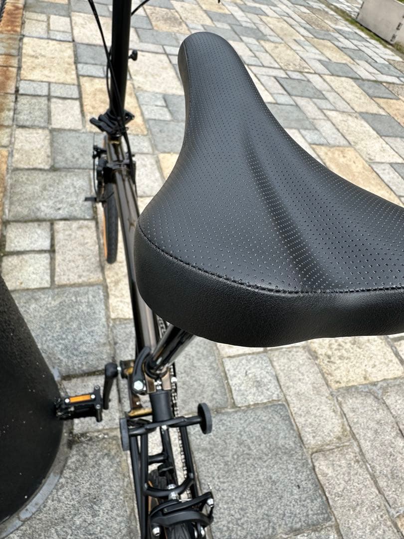 【Antworkz】ブロンプトン　ブラックラッカー