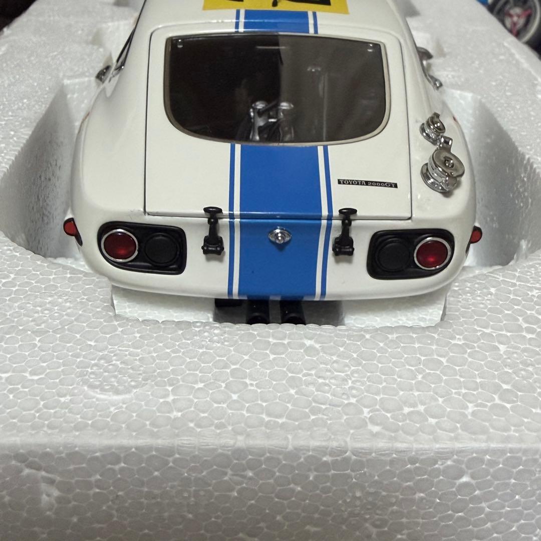 AUTOART TOYOTA 2000 GT ミニカー1:18