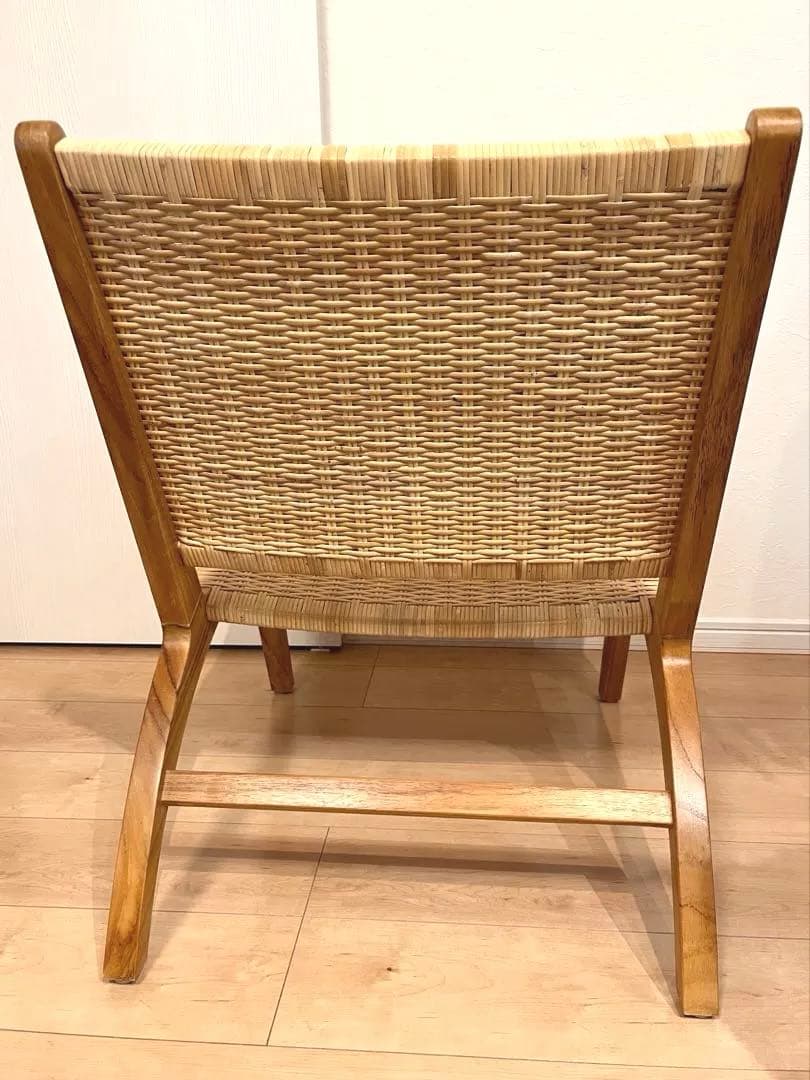 ラタンxチーク無垢材のラウンジチェア