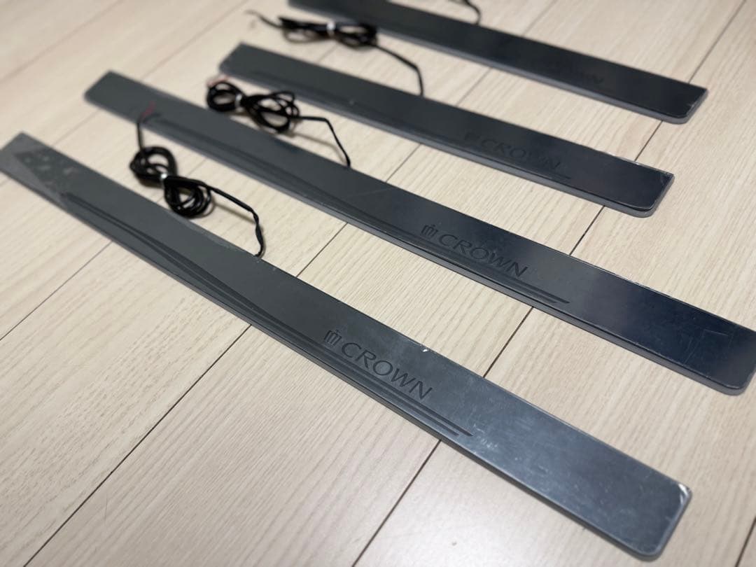 crown クラウン　LED流れるスカッフプレート