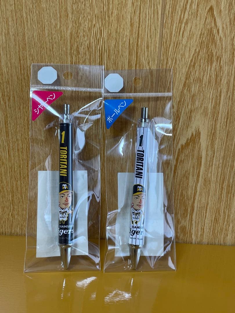 阪神タイガースとマッカノーズデザインとコラボレーションしたグッズ