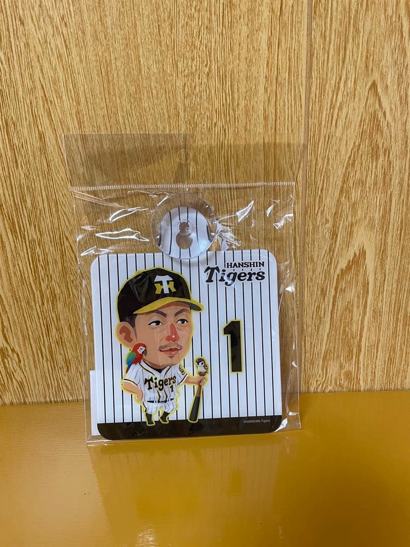 阪神タイガースとマッカノーズデザインとコラボレーションしたグッズ