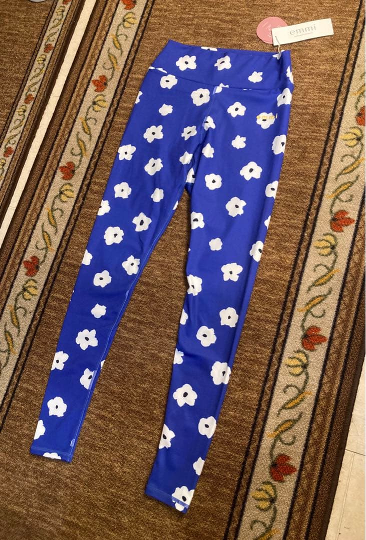 新品　emmi yoga　レギンス　フラワー柄　ブルー　UVカット　速乾機能　M