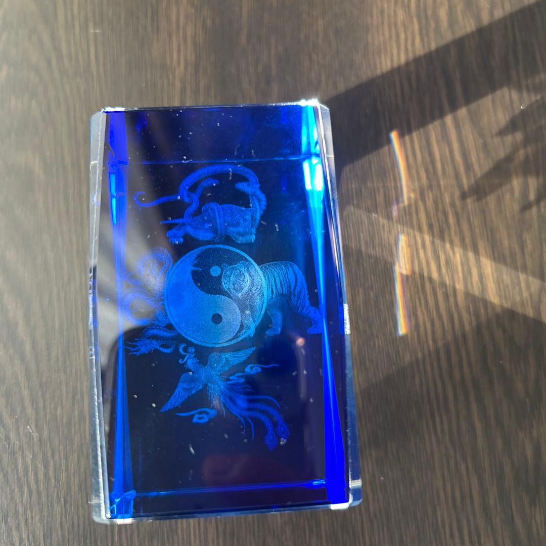 青いアクリルキャラクター置物