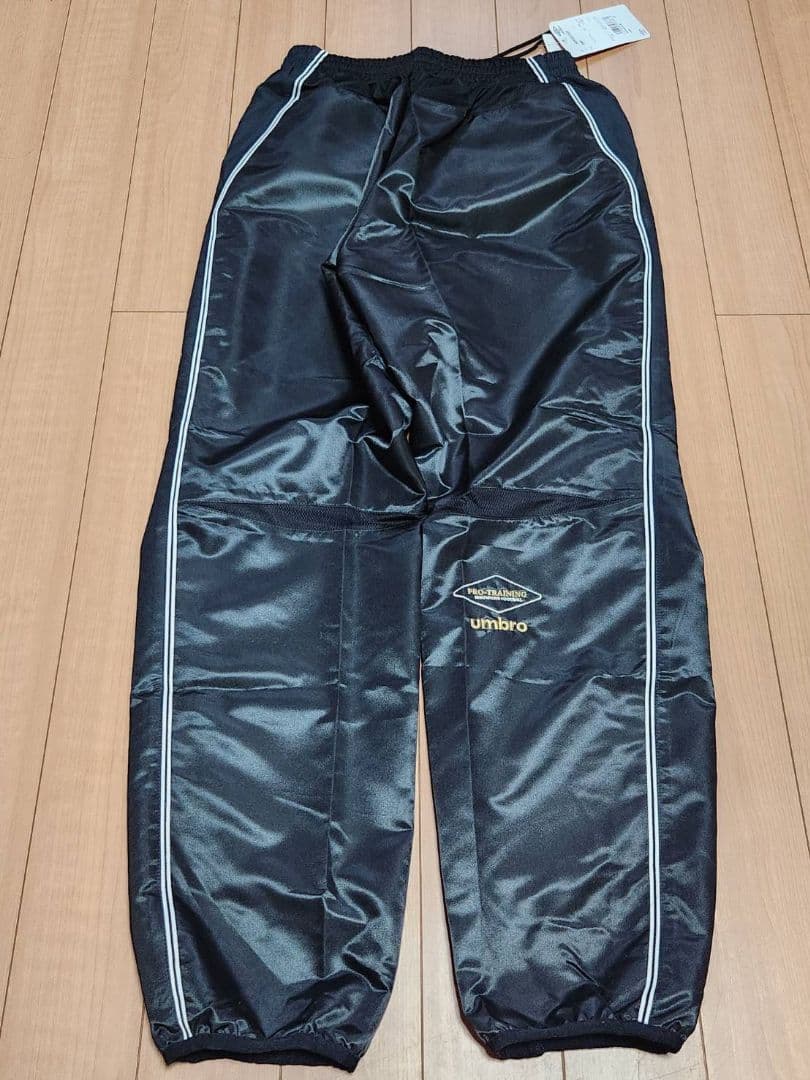 新品、タグ付き アンブロ ナイロン 上下セット Oサイズ