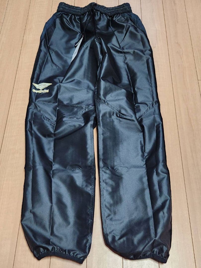 新品、タグ付き アンブロ ナイロン 上下セット Oサイズ