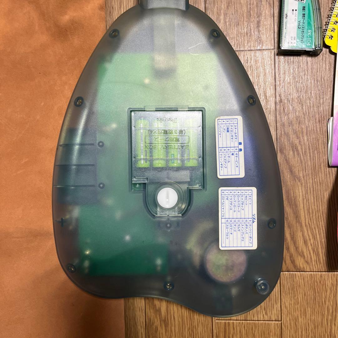 希少 楽器 らっき組 持った時から弾ける・唄える 電子ギター カラオケ