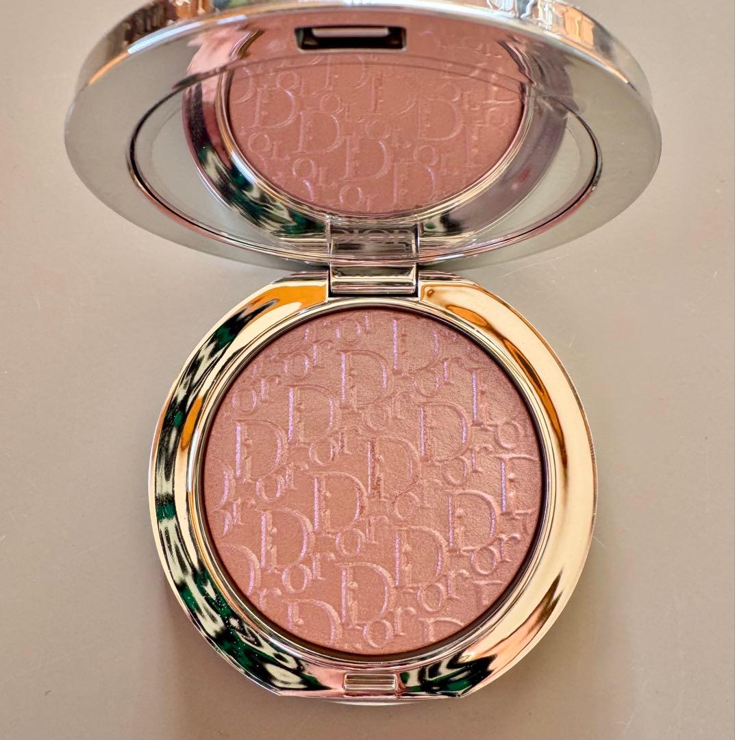 ディオール スキンフォーエヴァー グロウ ルミナイザー 831 シュガー